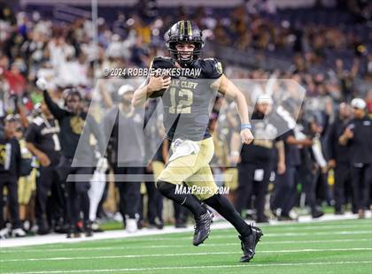 Thumbnail 3 in South Oak Cliff vs. Randle (UIL 5A Division II Football Final) photogallery.