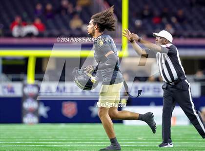 Thumbnail 2 in South Oak Cliff vs. Randle (UIL 5A Division II Football Final) photogallery.