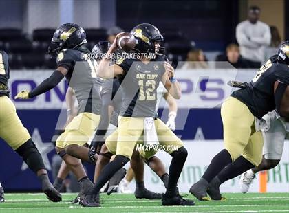 Thumbnail 2 in South Oak Cliff vs. Randle (UIL 5A Division II Football Final) photogallery.