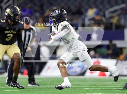 Thumbnail 3 in South Oak Cliff vs. Randle (UIL 5A Division II Football Final) photogallery.