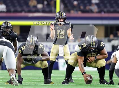 Thumbnail 3 in South Oak Cliff vs. Randle (UIL 5A Division II Football Final) photogallery.
