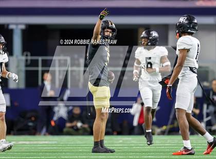 Thumbnail 2 in South Oak Cliff vs. Randle (UIL 5A Division II Football Final) photogallery.