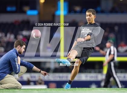 Thumbnail 3 in South Oak Cliff vs. Randle (UIL 5A Division II Football Final) photogallery.