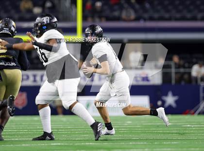 Thumbnail 3 in South Oak Cliff vs. Randle (UIL 5A Division II Football Final) photogallery.