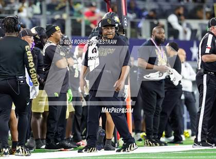 Thumbnail 1 in South Oak Cliff vs. Randle (UIL 5A Division II Football Final) photogallery.