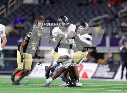 Thumbnail 2 in South Oak Cliff vs. Randle (UIL 5A Division II Football Final) photogallery.