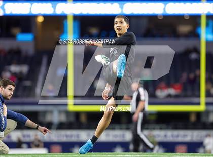 Thumbnail 1 in South Oak Cliff vs. Randle (UIL 5A Division II Football Final) photogallery.