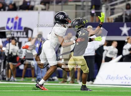 Thumbnail 2 in South Oak Cliff vs. Randle (UIL 5A Division II Football Final) photogallery.