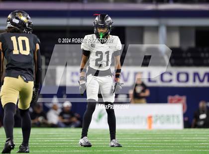 Thumbnail 2 in South Oak Cliff vs. Randle (UIL 5A Division II Football Final) photogallery.