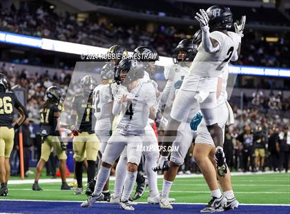 Thumbnail 2 in South Oak Cliff vs. Randle (UIL 5A Division II Football Final) photogallery.
