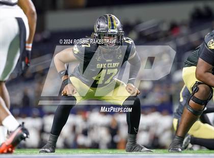 Thumbnail 2 in South Oak Cliff vs. Randle (UIL 5A Division II Football Final) photogallery.