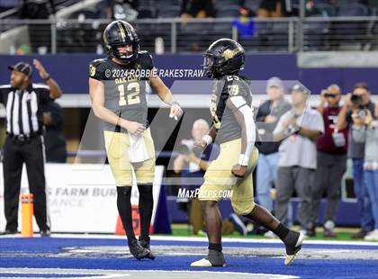 Thumbnail 1 in South Oak Cliff vs. Randle (UIL 5A Division II Football Final) photogallery.