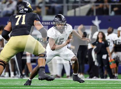 Thumbnail 2 in South Oak Cliff vs. Randle (UIL 5A Division II Football Final) photogallery.