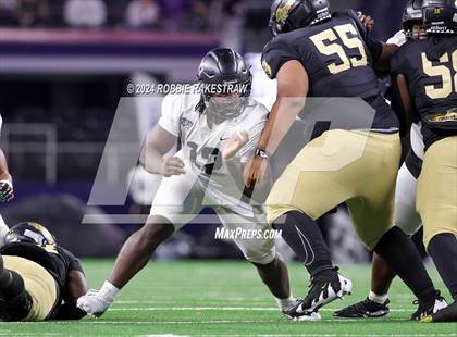 Thumbnail 2 in South Oak Cliff vs. Randle (UIL 5A Division II Football Final) photogallery.