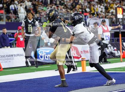 Thumbnail 1 in South Oak Cliff vs. Randle (UIL 5A Division II Football Final) photogallery.