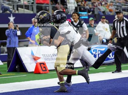 Thumbnail 2 in South Oak Cliff vs. Randle (UIL 5A Division II Football Final) photogallery.