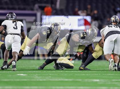 Thumbnail 2 in South Oak Cliff vs. Randle (UIL 5A Division II Football Final) photogallery.