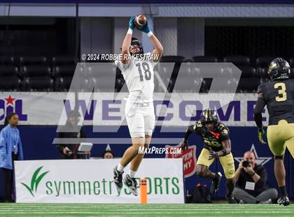 Thumbnail 1 in South Oak Cliff vs. Randle (UIL 5A Division II Football Final) photogallery.