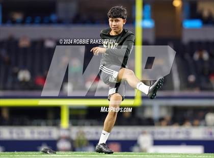 Thumbnail 1 in South Oak Cliff vs. Randle (UIL 5A Division II Football Final) photogallery.