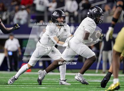 Thumbnail 3 in South Oak Cliff vs. Randle (UIL 5A Division II Football Final) photogallery.
