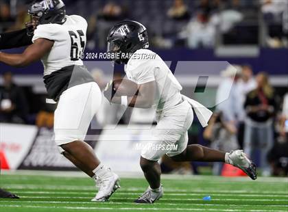 Thumbnail 1 in South Oak Cliff vs. Randle (UIL 5A Division II Football Final) photogallery.