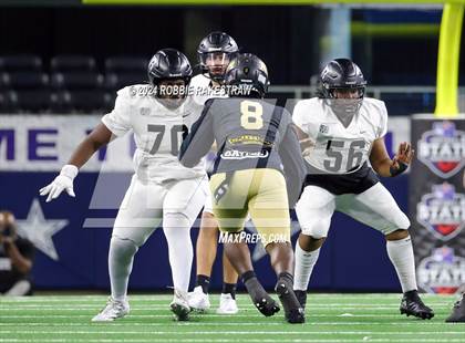 Thumbnail 1 in South Oak Cliff vs. Randle (UIL 5A Division II Football Final) photogallery.