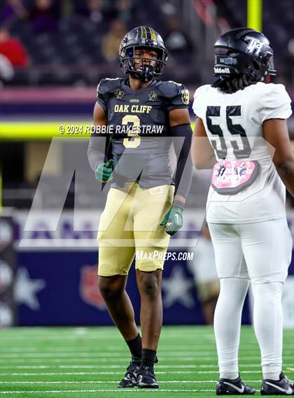 Thumbnail 1 in South Oak Cliff vs. Randle (UIL 5A Division II Football Final) photogallery.