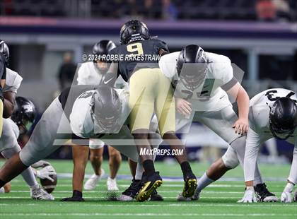 Thumbnail 1 in South Oak Cliff vs. Randle (UIL 5A Division II Football Final) photogallery.