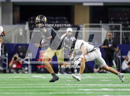 Thumbnail 3 in South Oak Cliff vs. Randle (UIL 5A Division II Football Final) photogallery.