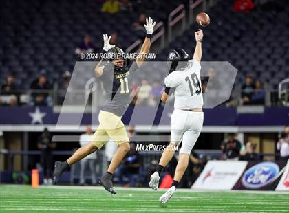 Thumbnail 3 in South Oak Cliff vs. Randle (UIL 5A Division II Football Final) photogallery.