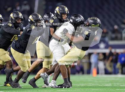 Thumbnail 2 in South Oak Cliff vs. Randle (UIL 5A Division II Football Final) photogallery.