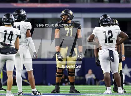 Thumbnail 3 in South Oak Cliff vs. Randle (UIL 5A Division II Football Final) photogallery.
