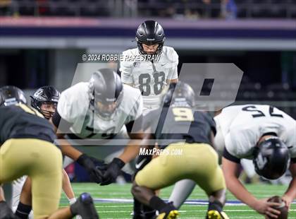 Thumbnail 3 in South Oak Cliff vs. Randle (UIL 5A Division II Football Final) photogallery.
