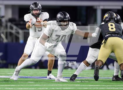 Thumbnail 3 in South Oak Cliff vs. Randle (UIL 5A Division II Football Final) photogallery.