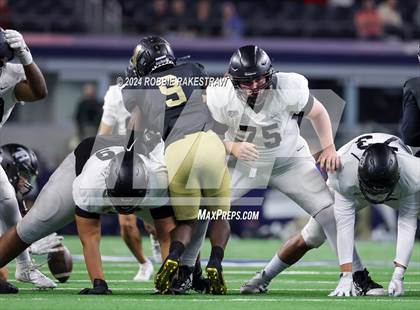 Thumbnail 2 in South Oak Cliff vs. Randle (UIL 5A Division II Football Final) photogallery.