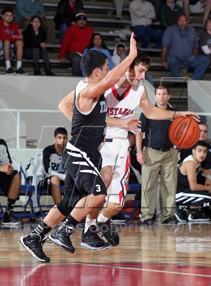 Thumbnail 2 in Sam Rayburn vs. Memorial (McDonald's Texas Invitational) photogallery.
