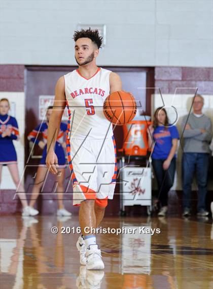 Thumbnail 2 in Woodlawn vs Christopher (Sesser-Valier Holiday Tournament) photogallery.
