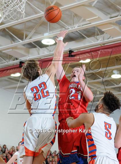 Thumbnail 3 in Woodlawn vs Christopher (Sesser-Valier Holiday Tournament) photogallery.