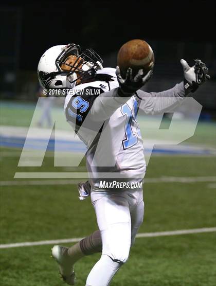 Thumbnail 1 in Arroyo vs. La Jolla Country Day (CIF SoCal Regional Division 5-A Final) photogallery.