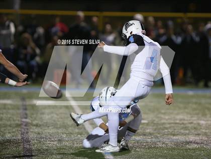 Thumbnail 3 in Arroyo vs. La Jolla Country Day (CIF SoCal Regional Division 5-A Final) photogallery.