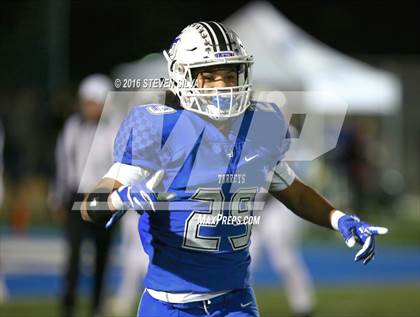 Thumbnail 3 in Arroyo vs. La Jolla Country Day (CIF SoCal Regional Division 5-A Final) photogallery.