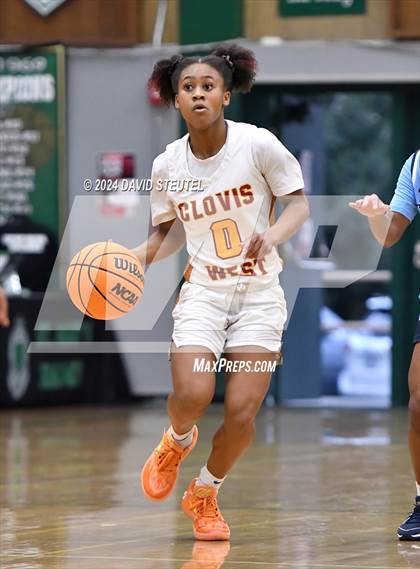 Thumbnail 2 in Centennial vs. Clovis West (St. Mary's MLK Showcase) photogallery.
