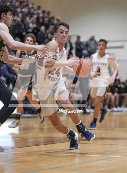 Thumbnail 3 in Commack vs Smithtown West  (NYSPHSAA Section XI Class AA Semifinal Championship)  photogallery.