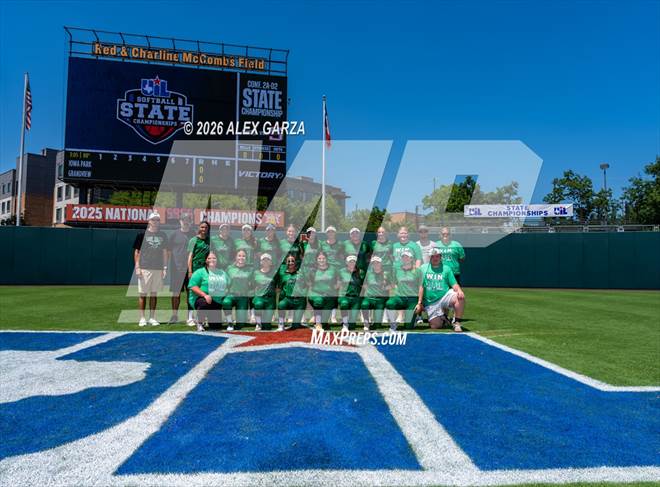 Photo 1 in the Iowa Park vs. Grandview (UIL 3A D1 Softball Final) Photo ...