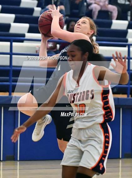 Thumbnail 2 in Roosevelt vs. Chino Hills photogallery.