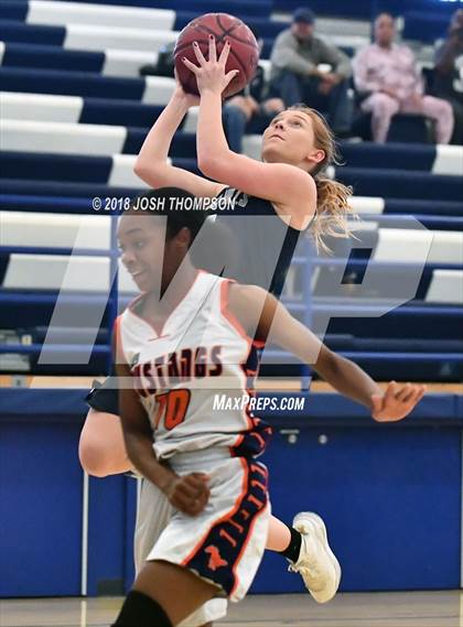 Thumbnail 3 in Roosevelt vs. Chino Hills photogallery.