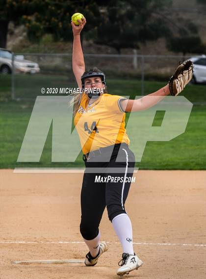 Thumbnail 3 in Calvary Chapel vs. Foothill (Laguna Hills Classic) photogallery.