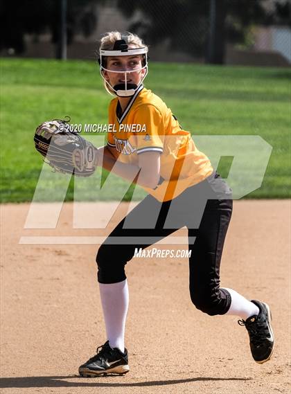 Thumbnail 1 in Calvary Chapel vs. Foothill (Laguna Hills Classic) photogallery.