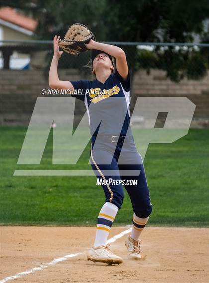 Thumbnail 2 in Calvary Chapel vs. Foothill (Laguna Hills Classic) photogallery.