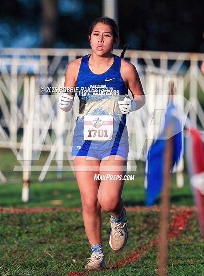 Thumbnail 1 in UIL 3A Girls Cross Country State Final photogallery.